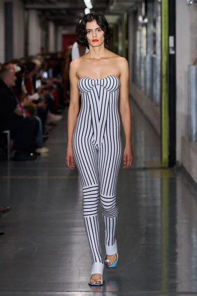 Look 12
